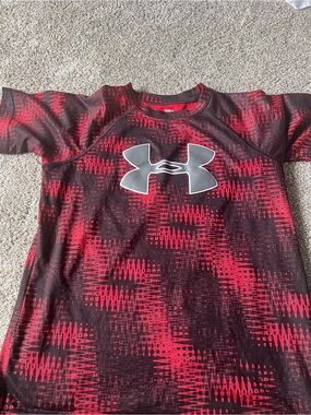 Under Armour Red and Black Graphic Logo Short Sleeve Tee